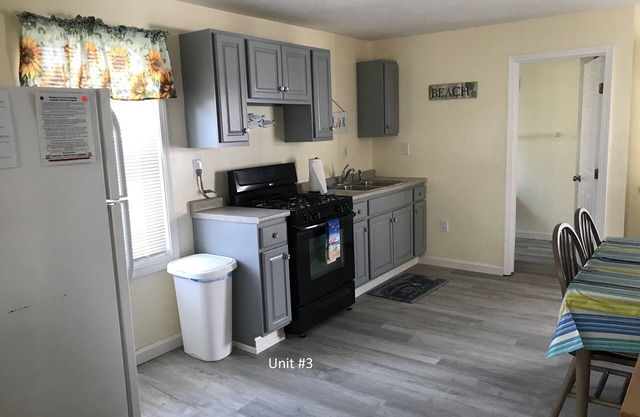 Hampton Beach - Air Conditioned 2 Bedroom Wicked Clean Cottage - Sleeps 6 - 8
