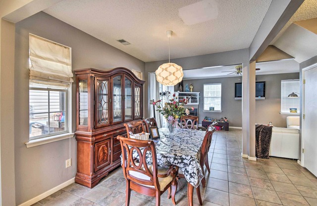 Hampton Home w/Fireplace + Close to Beaches!