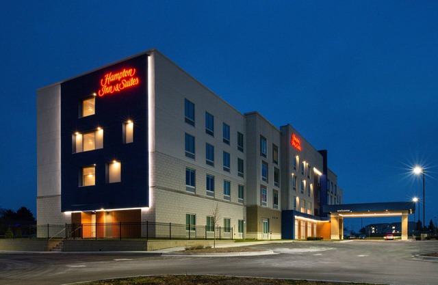 Hampton Inn & Suites Adrian