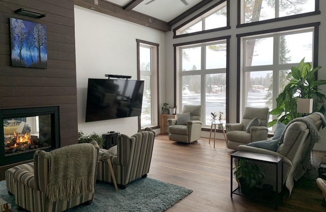 Handicap-accessible Lakefront retreat for the whole family. Enjoy Lake Life!