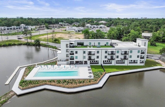 Handsboro Pointe Condo & Suites