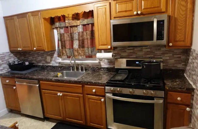 Handsome Home - 4 minutes close to Metro
