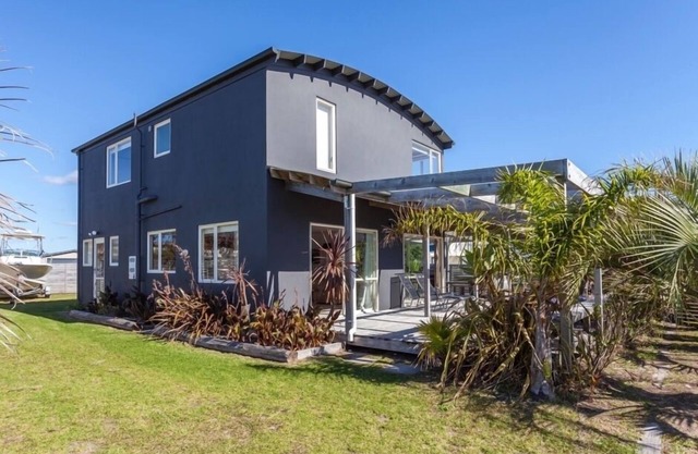 Happy Hour - 24/7 - two minute walk to the beach