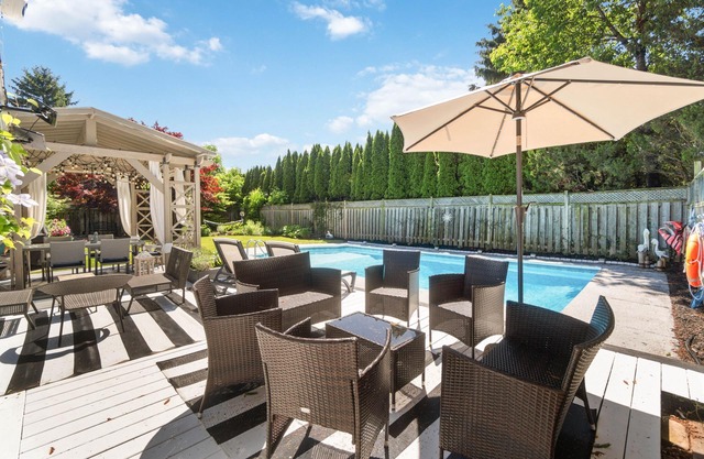 Happy House w/In-Ground Private Pool in NOTL