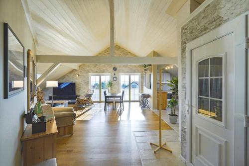 Happy Hugle Haus