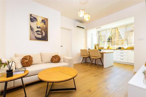Happy People Plovdiv 1-BD Apartment - White by Flat Mаnager