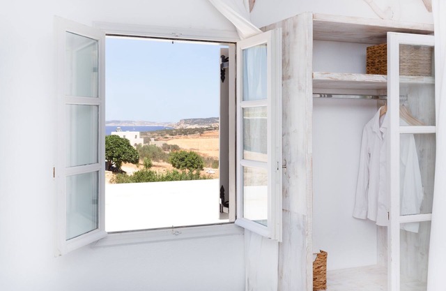 Harama Hotel-Twin room with balcony and sea view