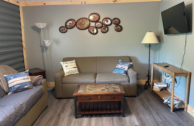 Harbor Nest: Fully Furnished 2BR Condo on Lake Cumberland-Pet Friendly & WIFI!