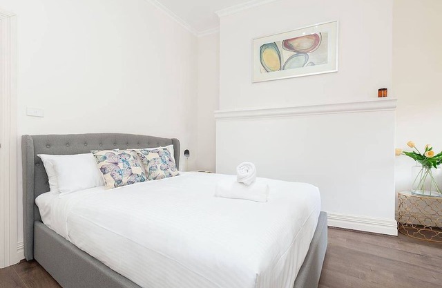 Harbour View on Windmill St, Apt. 8