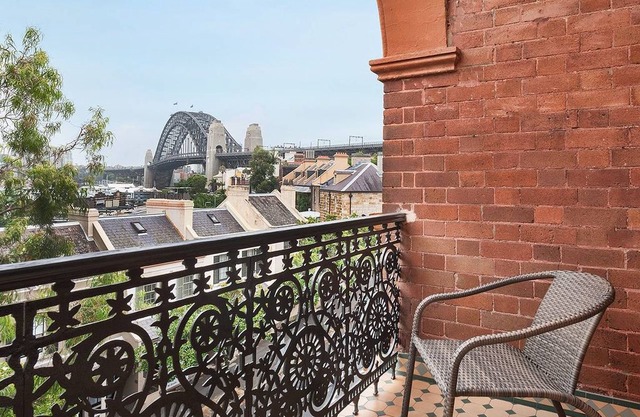 Harbour View on Windmill St, Apt. 4