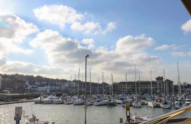 HARBOURSIDE HAVEN APARTMENT 1, family friendly in Weymouth