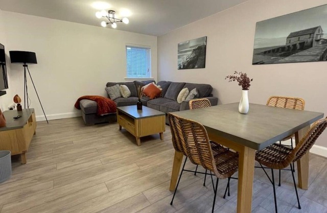 Harbourside, Luxury Two Bedroom Townhouse with Bike store – Sleeps 6
