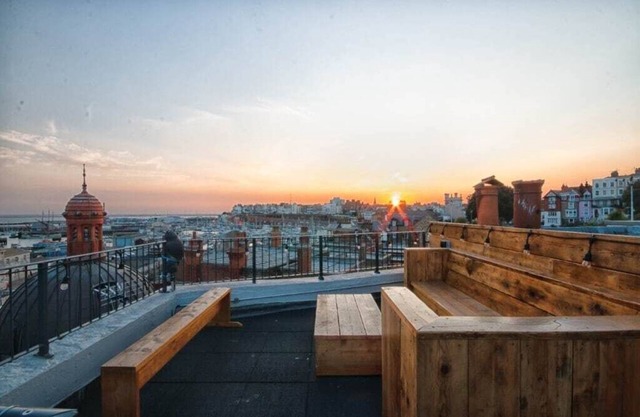 Harbourside: Rooftop Terrace & Sea Views by ADLIV