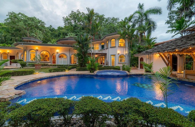 Harmon Estate 6 Bdrs, Private Pool, Jacuzzi, Swim up bar