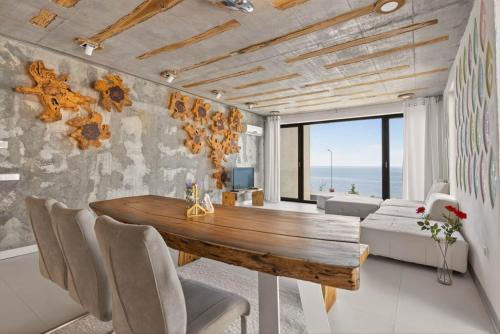Harmony SeaView Stay with Free Parking and Beach Access