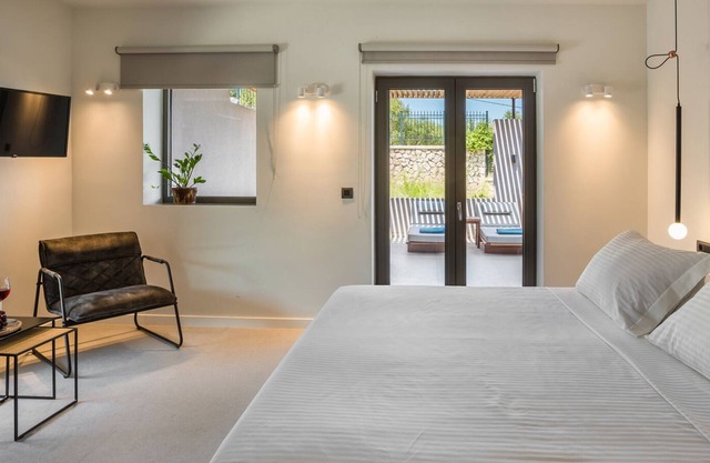 HARMONY SUITES MOON