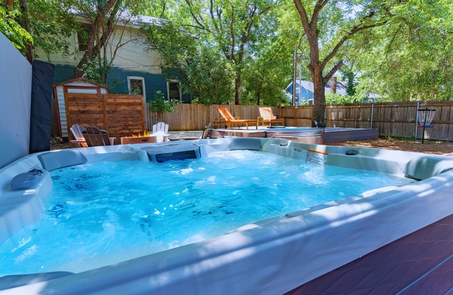 Harp Haven: Silos, Pool, Hot Tub, Fire Pit, King Beds & More