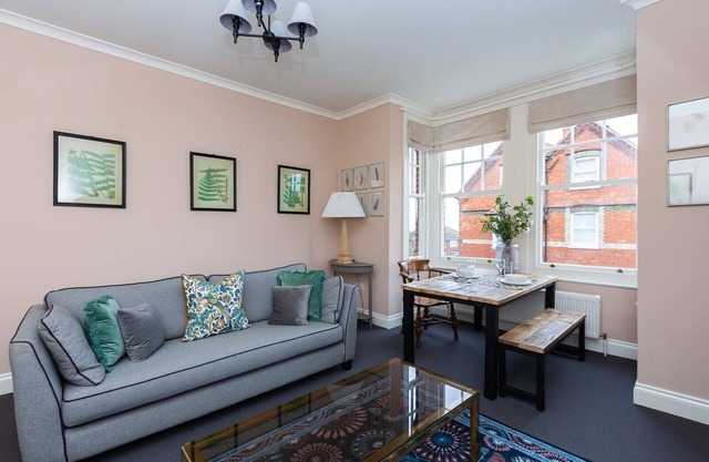 Harriet - Quaint one bedroom apartment with easy parking