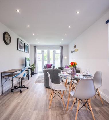 Hatfield Gem - 1 Bed with FREE Parking near Uni, Business Park & City Center, Big savings on Longer Stays