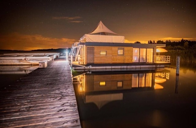 Hausboot für 6 Gäste mit 45m² in Klitten