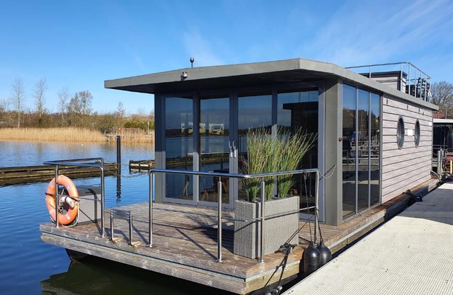Hausboot Fjord Dory mit Biosauna in Schleswig