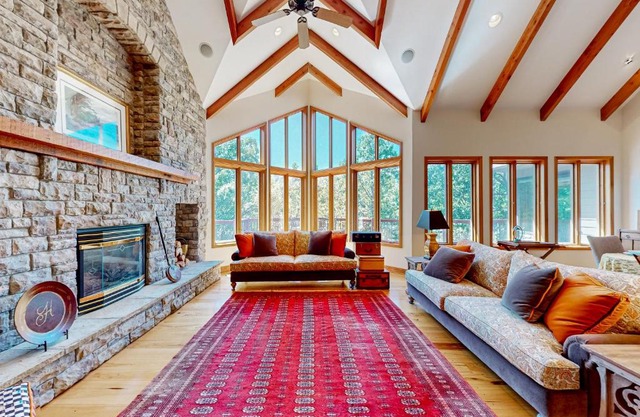 Hawk Cove Manor
