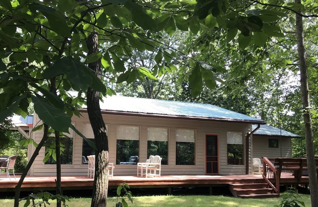 Hawk Ridge Retreat - Athens County getaway