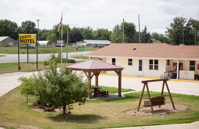Hawkeye Motel
