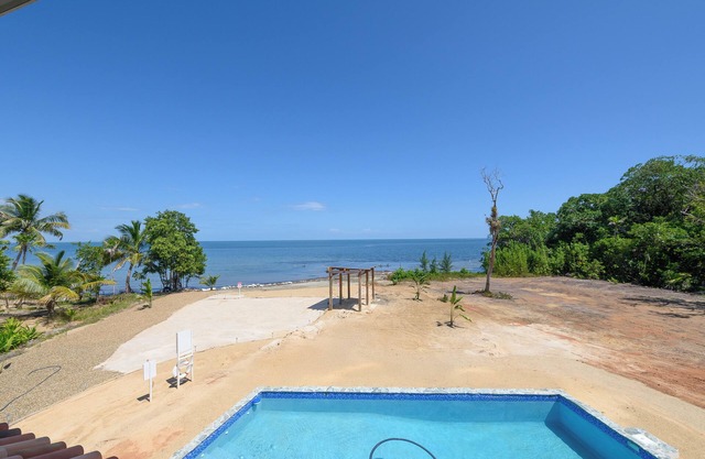 Hawkz House Unit 2: Oceanfront 3-bedroom House with pool,AC, and wifi