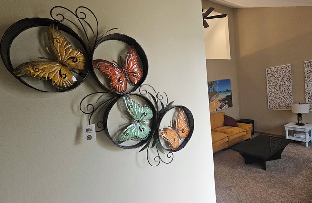 Hawthorne Hideaway is a Charming 3-bedrm bed & breakfast in West DSM with WiFi