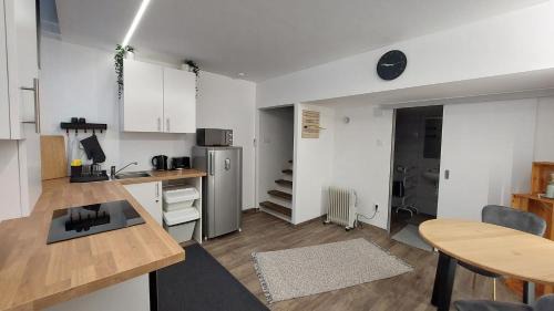 Headroom Apartment