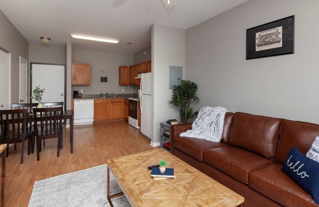 Heart of Ames Flat w/ Fully-Equipped Kitchen