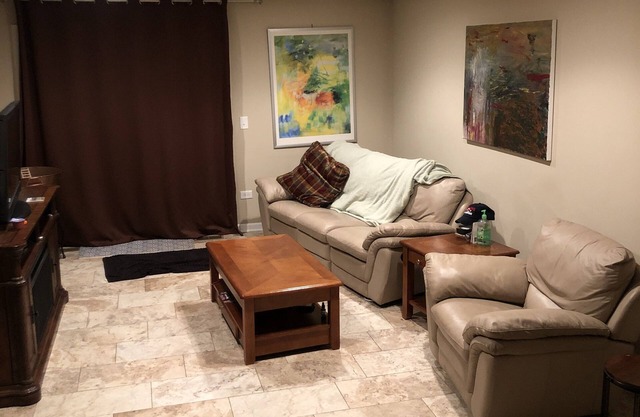 Heart of Chicago burbs 20 mins to airport 35 mins to the city. Business&pleasure