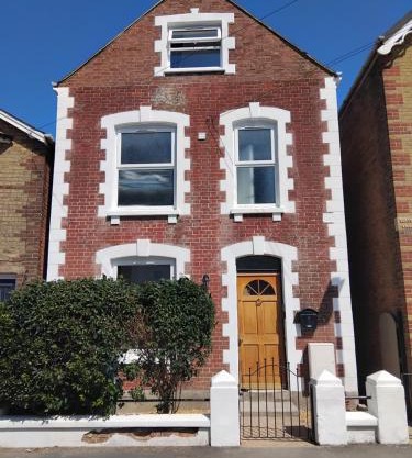 Heart of Cowes - 10 Guests, 200m to Town, Sea View