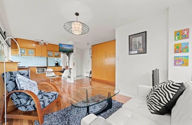 Heart Of The City Minutes from Macleay Street
