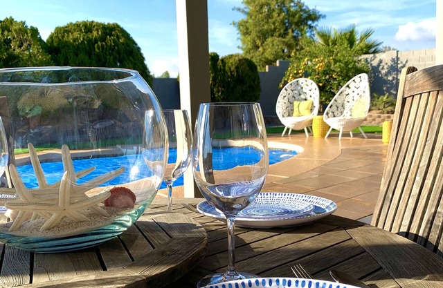 Heated pool! A coastal cottage in the desert! Three week maximum per stay.
