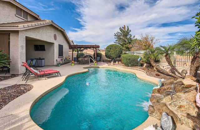 Heated Pool, Gas Grill & Yard: Phoenix Retreat!