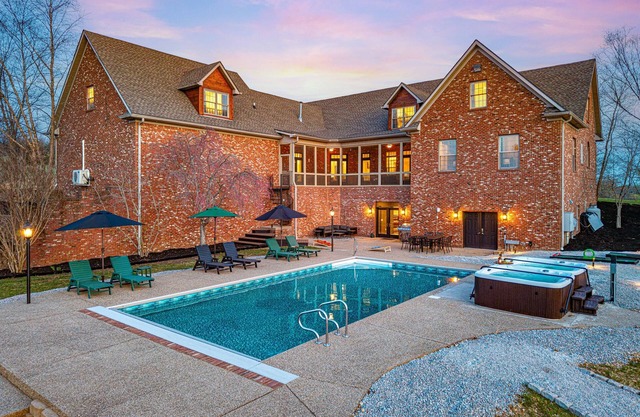 Heated Pool, Hot Tub, Mini Golf, Theater-Sleeps 28