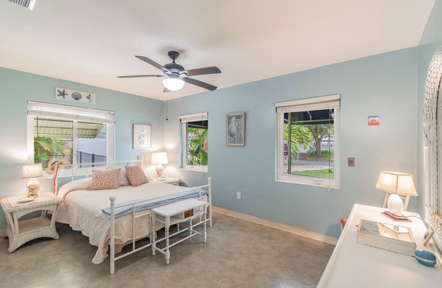 Heated Pool in Paradise, Walk Downtown and Marina