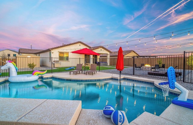 Heated Pool! King Bed, Pool Table, Ping Pong