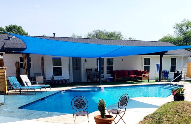 HEATED POOL! Lackland AFB, Six Flags, SeaWorld, The Riverwalk, Shopping