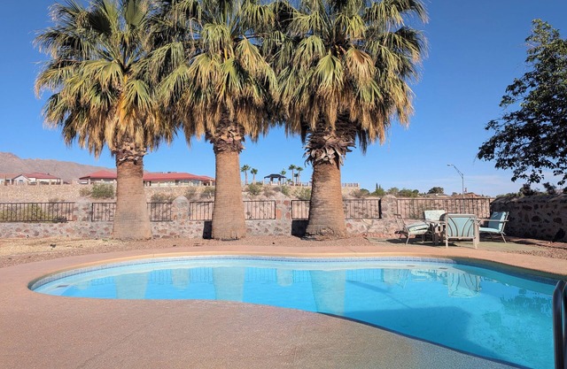 Heated pool, one-story & great location. Delighted House.