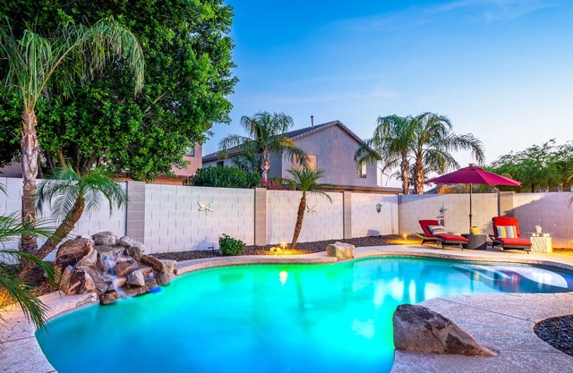 Heated Pool, Pet Friendly, 5bed, Backyard, BBQ, 4 TVs