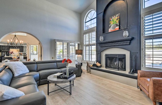 Heated Saltwater Pool Spacious Home in Scottsdale