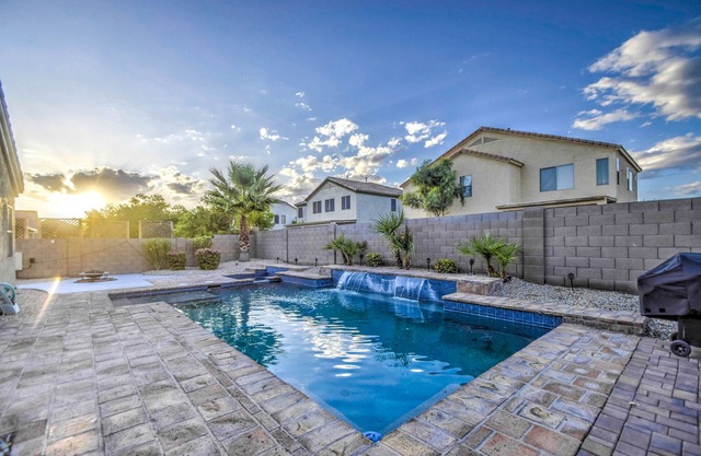 HEATED SPA/POOL!, golf, casino, internet, work from home.