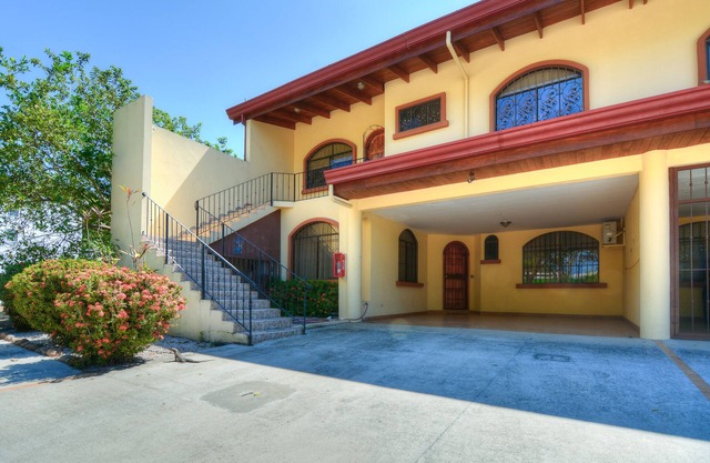 Heaven On Earth! Perfect Get-Away! Gorgeous Beach. Pool. Couples &/or Families.