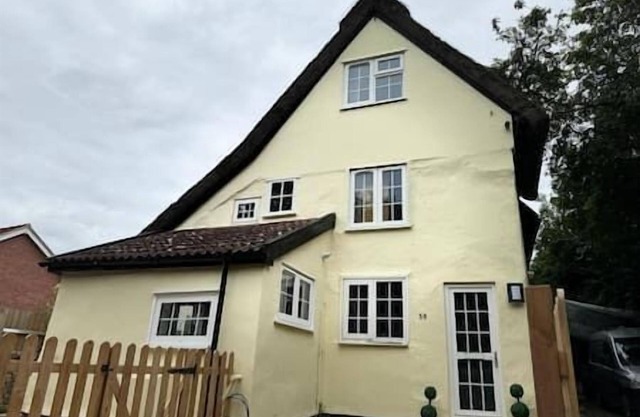 Hedgehog Cottage: Cosy Countryside Escape