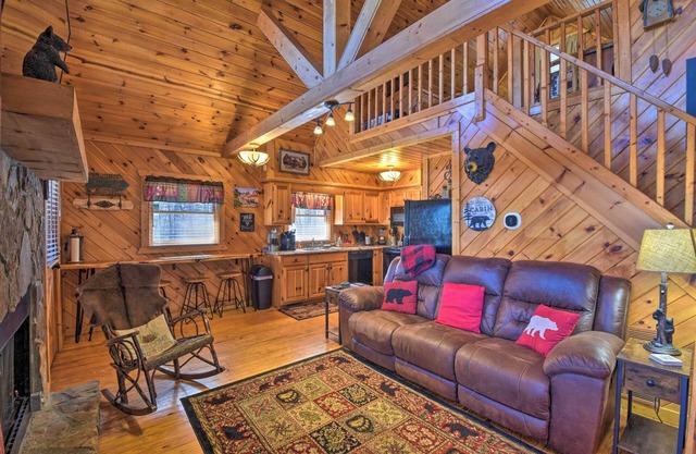 Helen Cabin w/Deck & Hot Tub < 1/2 Mi to Main St