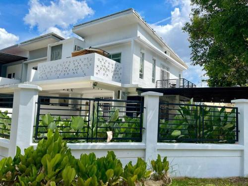 Heliconia Design Home With Pool BBQ KTV JB AEON Tebrau