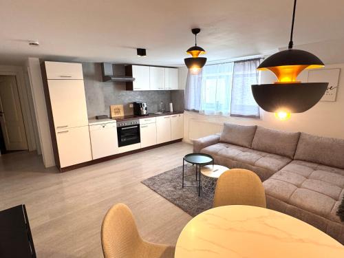 Helle 2-Zimmer Souterrain Wohnung